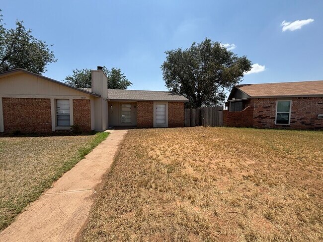 Building Photo - 1 bed 1 bath duplex unit