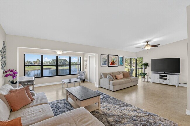 Building Photo - 5152 Golfview Ct