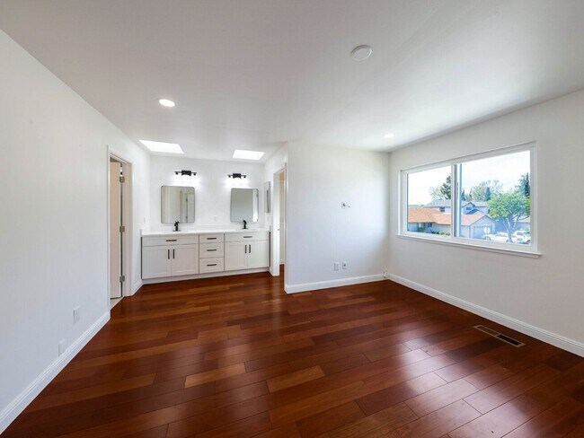 Building Photo - 3104 San Andreas Dr