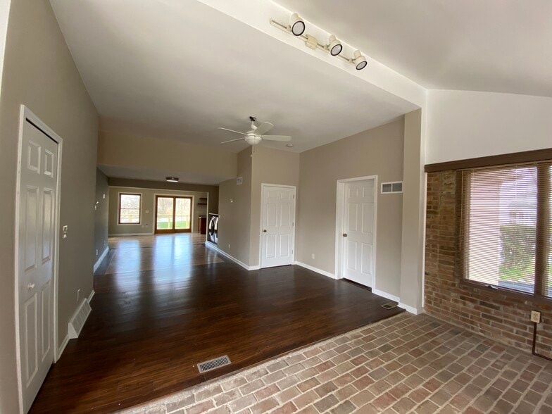 Upper level - 1301 Jones Dr