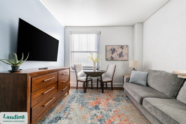 Building Photo - 933 McGee St