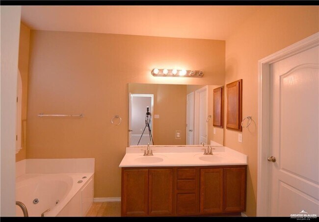 Building Photo - 20 Santa Lydia St