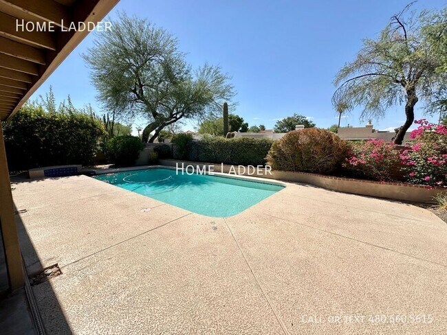 Building Photo - 10570 E San Salvador Dr