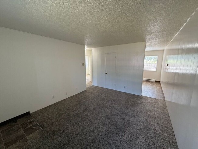 Building Photo - 550 SW Levens St