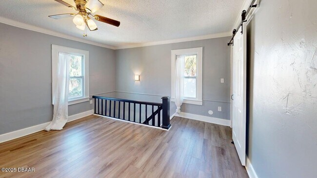 Building Photo - 831 N Oleander Ave