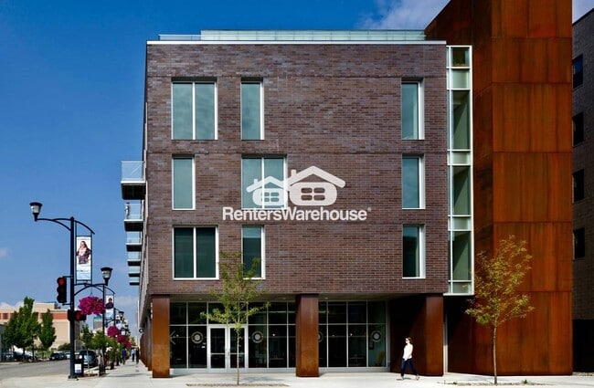 Primary Photo - 350 E Locust St