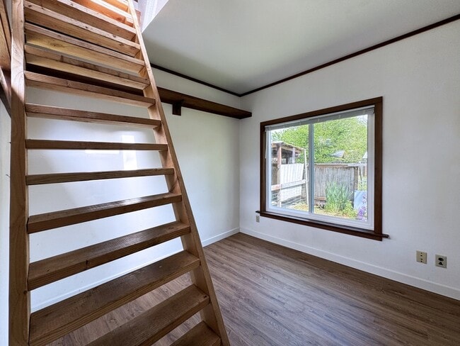 Building Photo - 310 1/2 East 31st Avenue