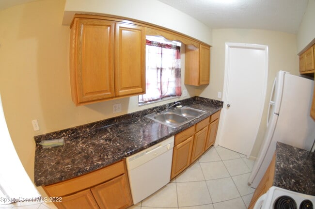 Building Photo - 2912 Pembroke Rd