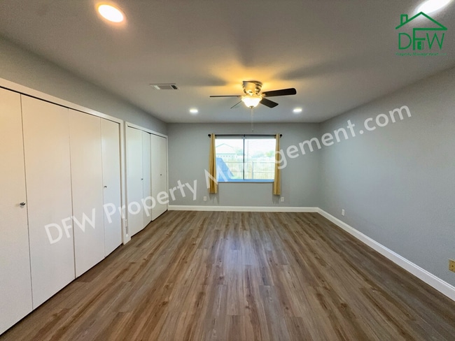 Building Photo - 8917 Vernon Dr