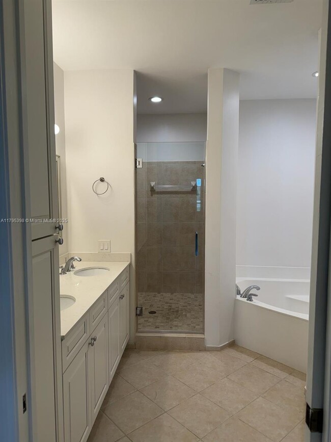 Building Photo - 2697 Center Ct Dr