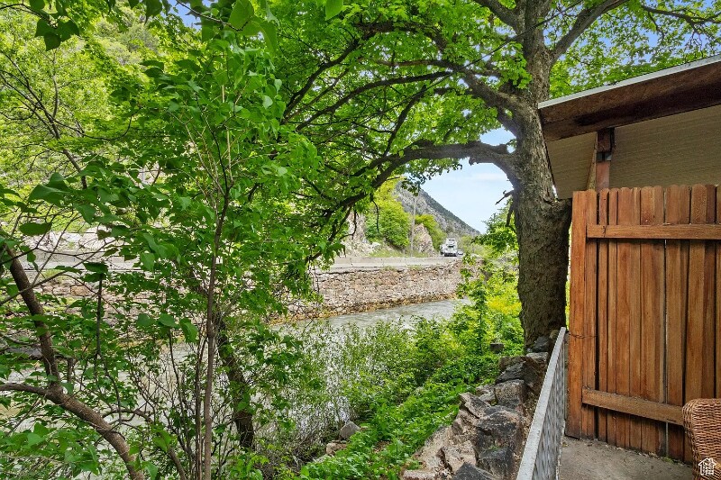 Building Photo - 208 Ogden Canyon Rd