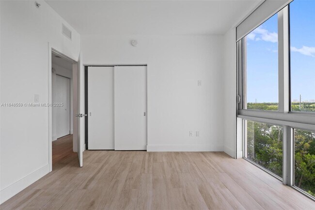 Building Photo - 16385 Biscayne Blvd