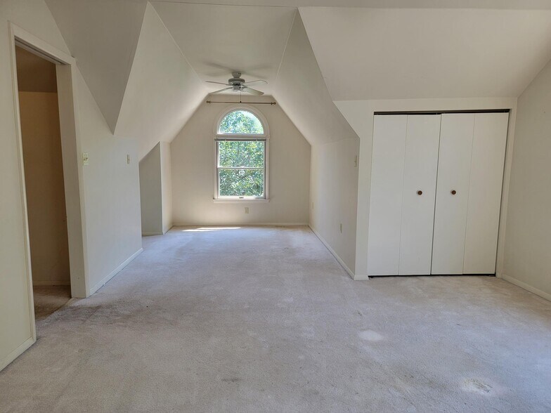 Building Photo - 1029 Quentin Rd