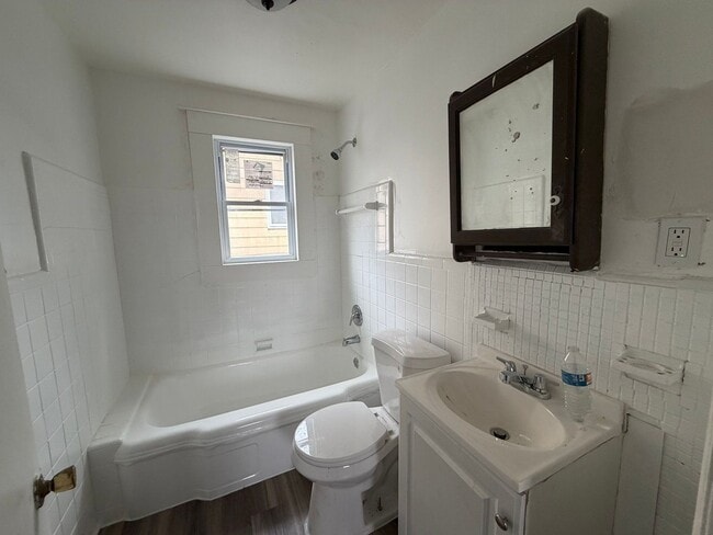 Building Photo - Lovely 2 Bedroom / 1 Bath for Rent - Section 8 Welcome