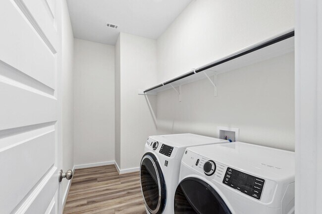 Building Photo - 150 Samuel Blair Pass