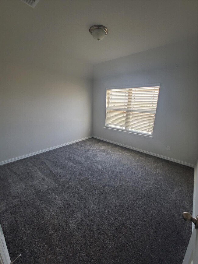 Building Photo - 525 Hillcrest Cir