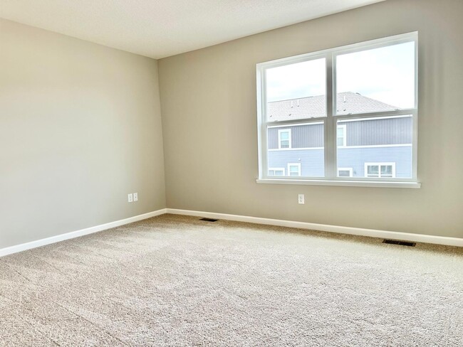 Building Photo - 13648 Pine Dr