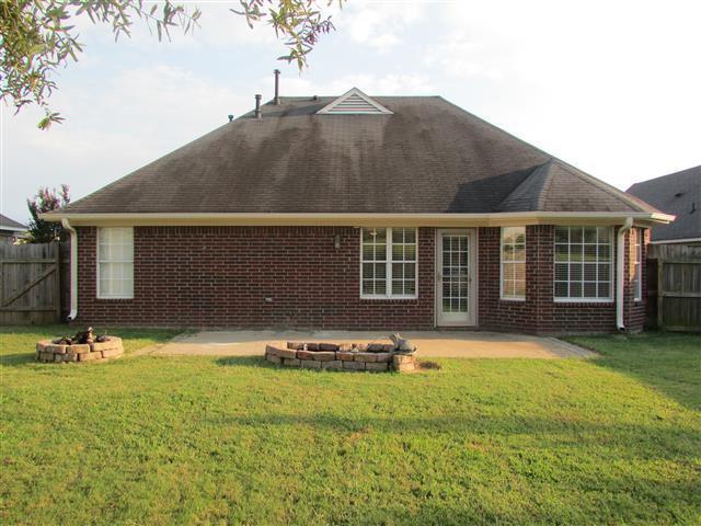 Building Photo - 4 BR Desoto Central School District Neighb...