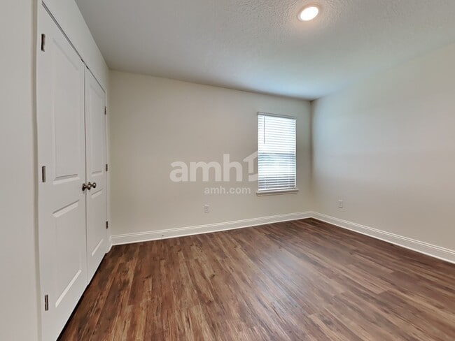 Building Photo - 425 Onate Cir