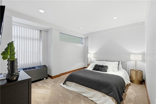 Building Photo - 5 W Mountain St