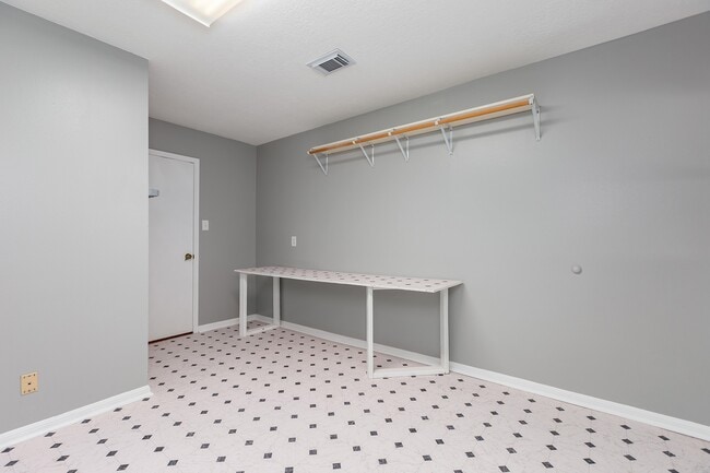 Building Photo - 5502 Forest Timbers Dr