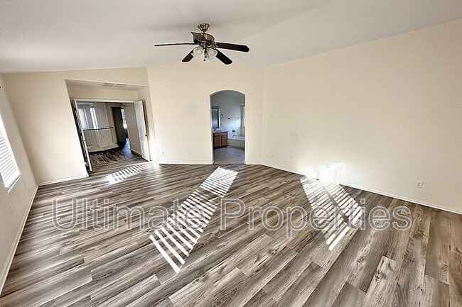 Building Photo - 5652 W Manzanita Dr