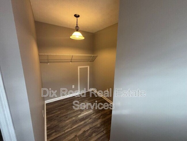 Building Photo - 2112 Lodell Ave