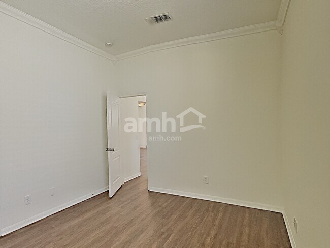 Building Photo - 832 Innergary Place