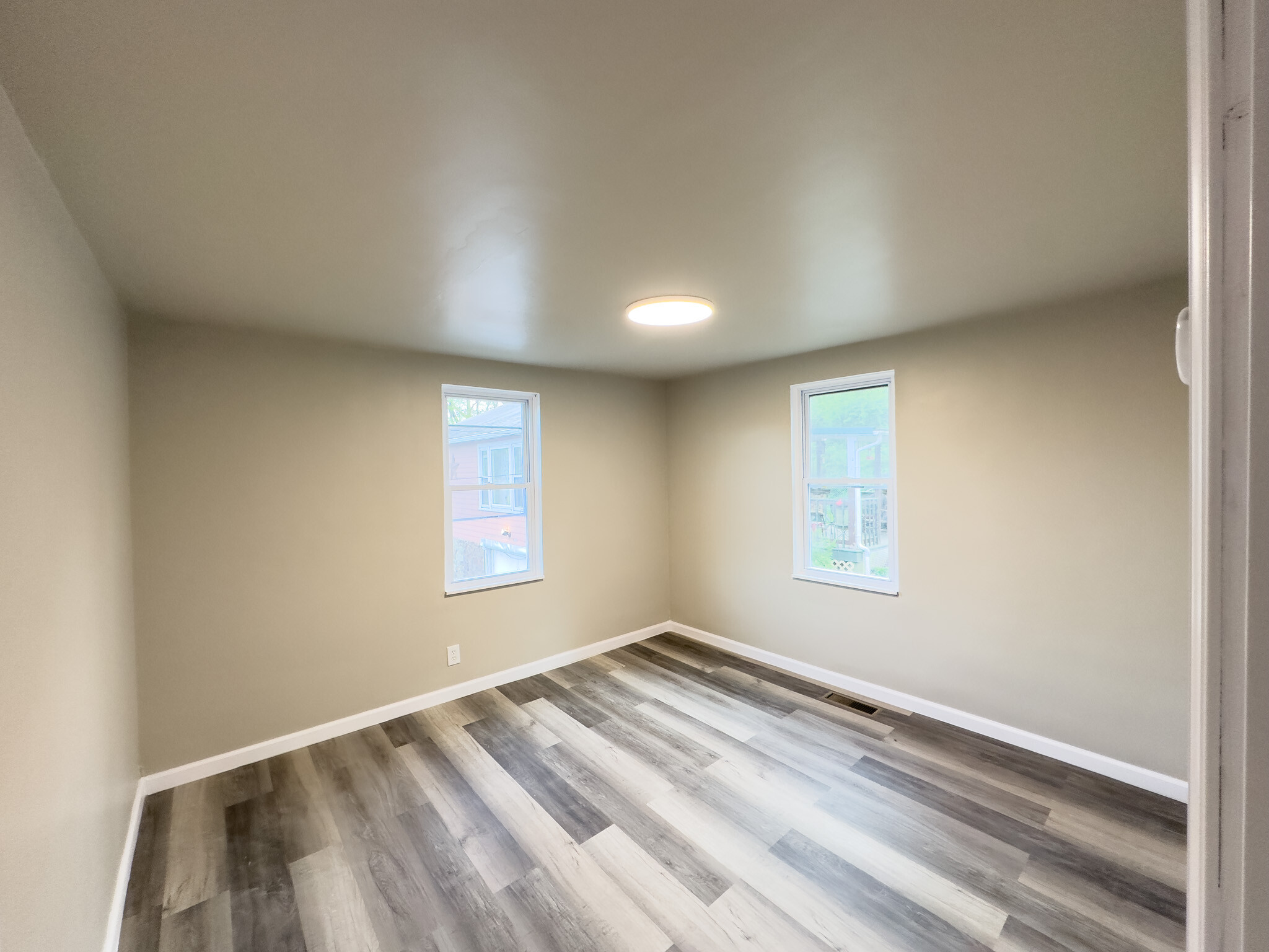 Building Photo - 93 N Greenview Rd