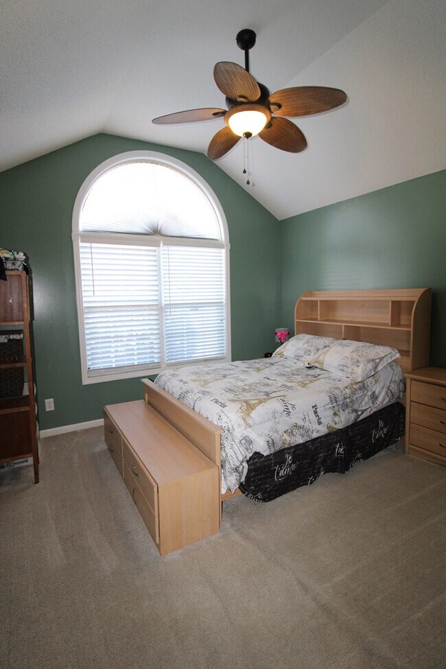 Building Photo - 280 Trillium Ln