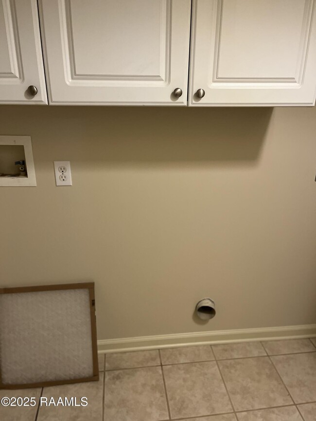 Building Photo - 405 Langley Dr
