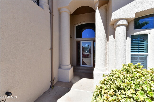 Building Photo - 14157 Robert Ituarte Dr