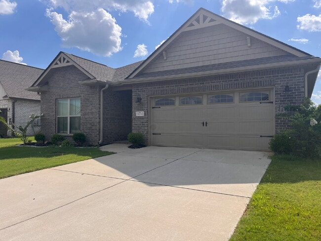 Primary Photo - 14741 Greenleaf Dr