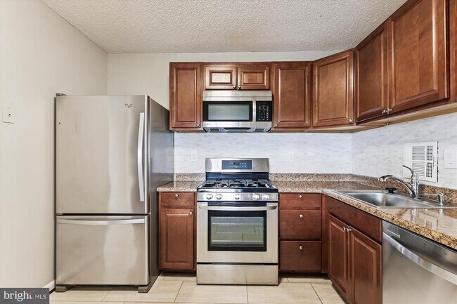 Building Photo - 3701 S George Mason Dr