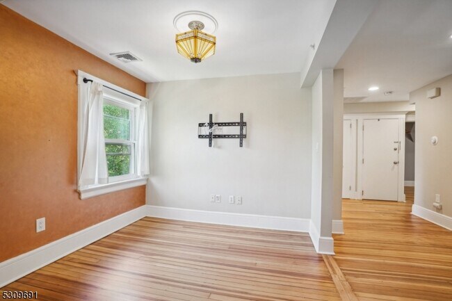 Building Photo - 184 Bellevue Ave
