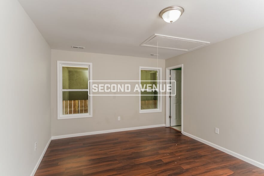 Building Photo - 3030 Greenwood Ave