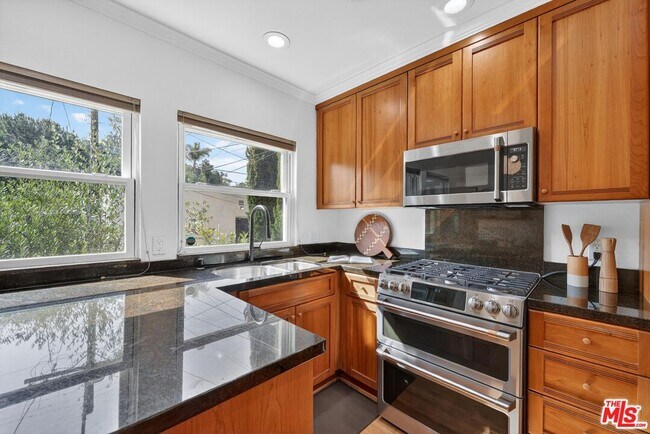 Building Photo - 1515 Rendall Pl