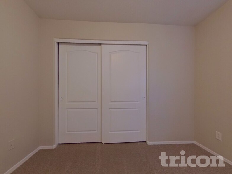 Building Photo - 30266 W Earll Dr