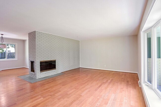 Building Photo - 1716 Georgetown Dr