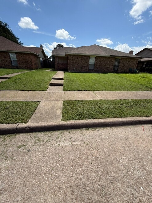 Building Photo - 3019 Oak Ridge Pl