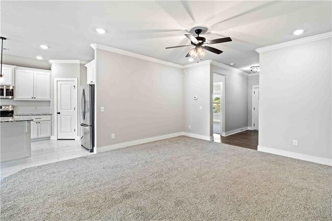 Building Photo - 9 E Loveland Loop