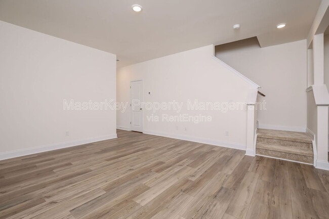 Building Photo - 22 Anastasia St