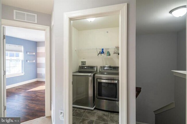 Building Photo - 27127 Hickory Ln