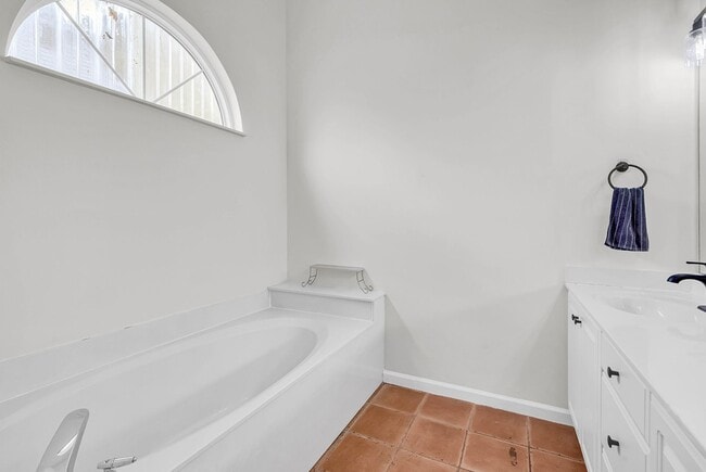 Building Photo - ** $1,000 off your first months rent with a move in by April 1st ** Don't miss out on this gorgeo...