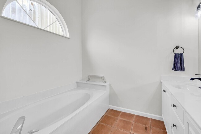 Building Photo - ** $1,000 off your first months rent with a move in by March 1st ** Don't miss out on this gorgeo...