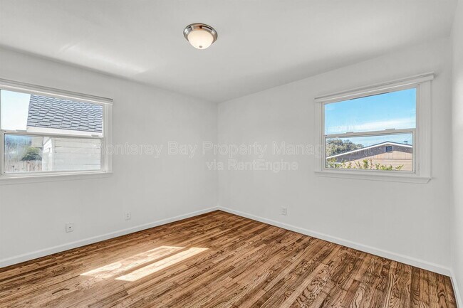 Building Photo - 12 Lilac St