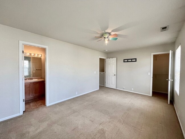 Building Photo - Spacious 2 Bed/2/5 Bath Townhome at The Bluffs at Spring Creek
