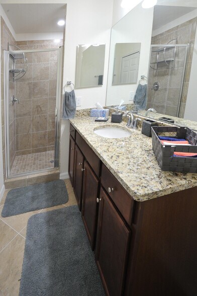 Building Photo - 17118 Vardon Ter