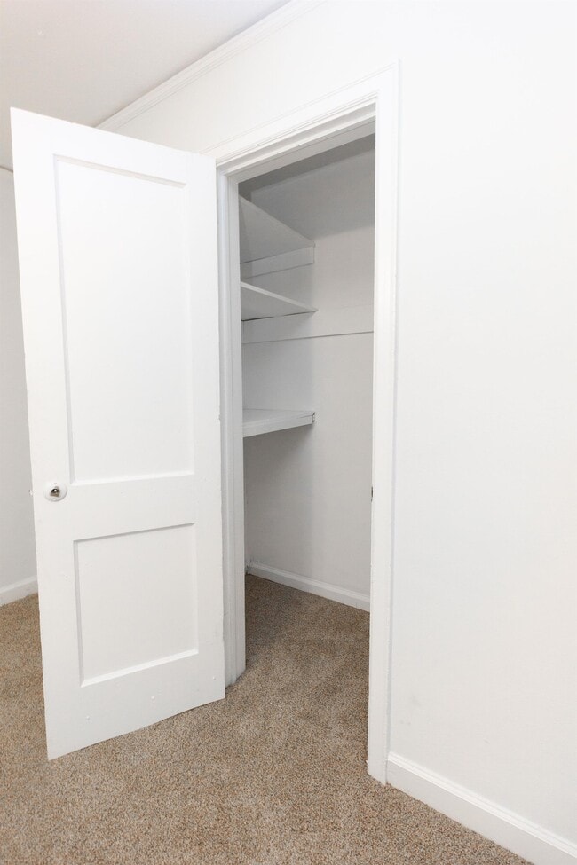 Building Photo - 231 Maple St