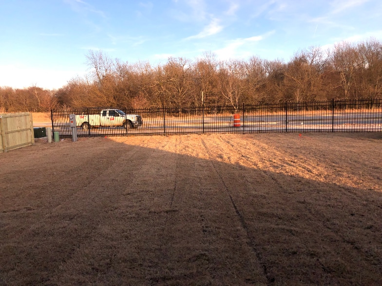 Building Photo - 4192 W Anthem Dr